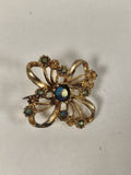 Broche vintage métal doré fleur, strass bleu irisé, bijou ancien rétro