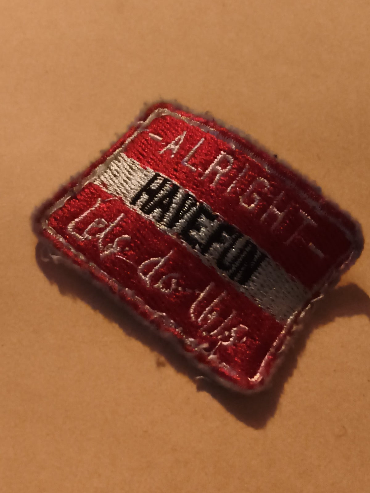 Écusson brodé vintage ALRIGHT HAVE FUN patch rouge blanc noir ancien