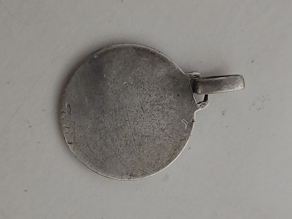 Médaille religieuse ancienne en argent vintage ? objet catholique de collection