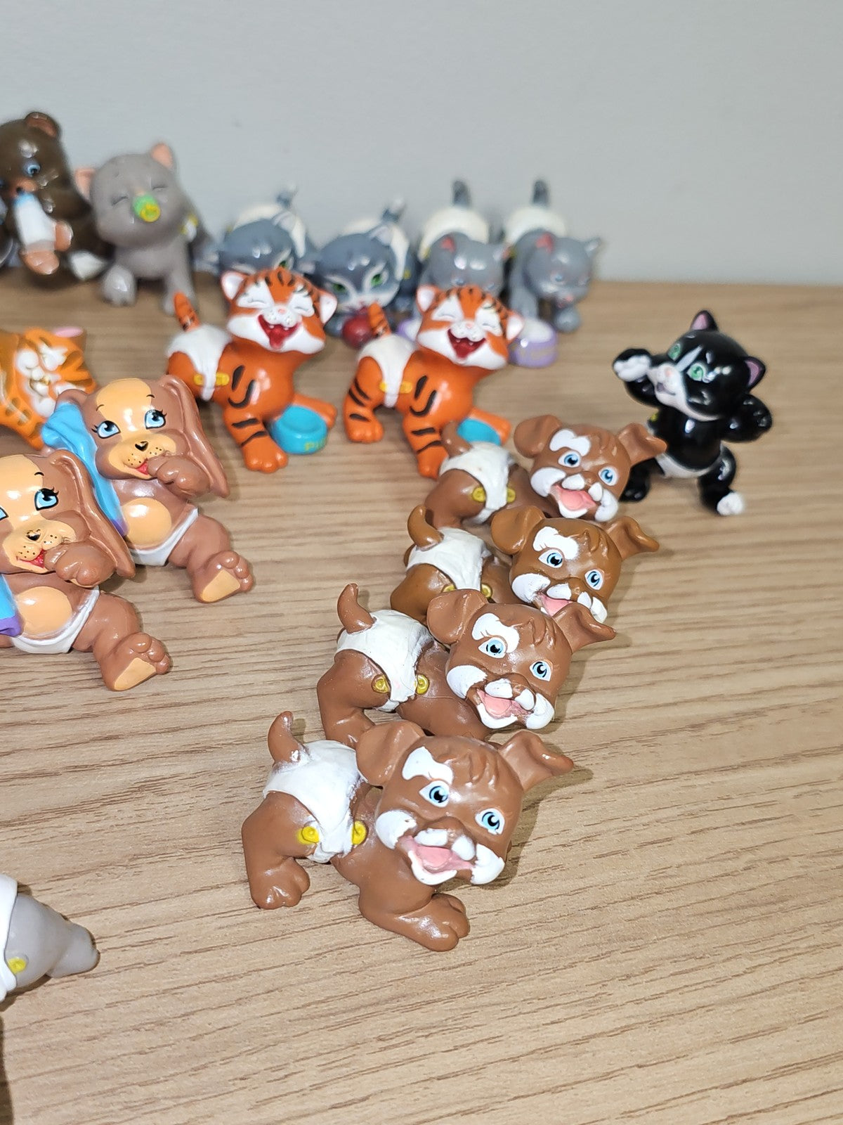 Lot de petites figurines Babies vintage ancien, collection rétro rare à découvri