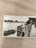 Ancienne carte postale Vichy barque et embarcadère bord de l?Allier vintage