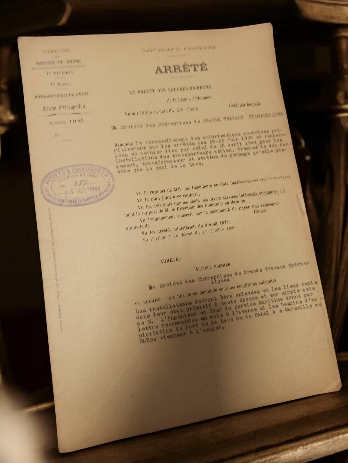 Arrêté préfectoral ancien Bouches-du-Rhône 1945 document officiel Marseille vint