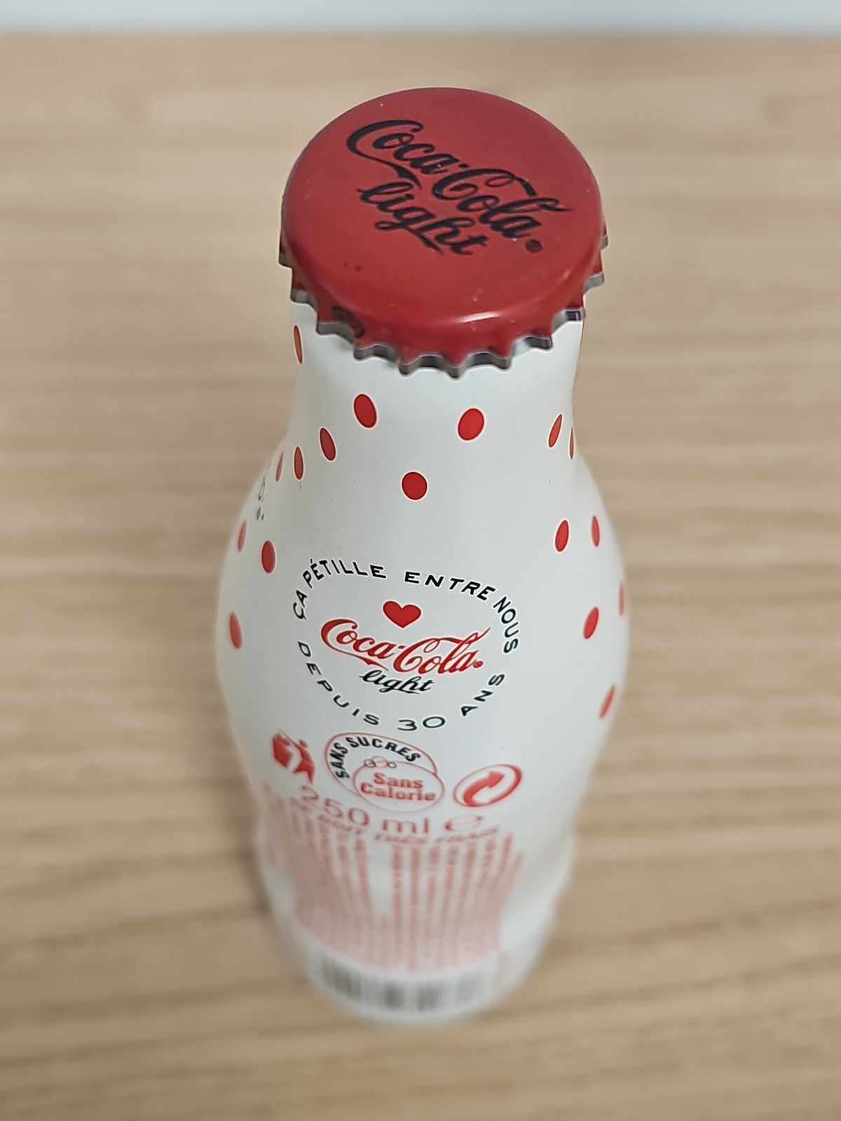 Bouteille Coca Cola pleine édition spéciale Marc Jacobs design original canette