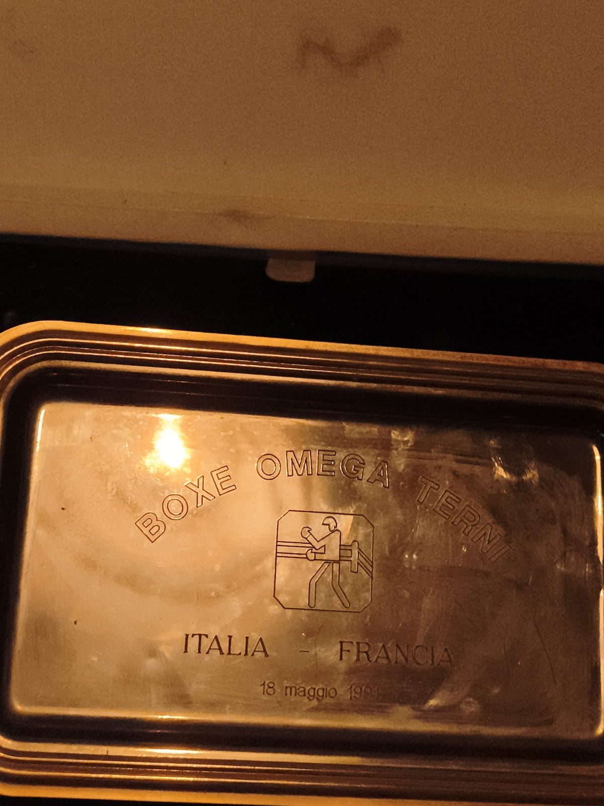 Plaque commémorative Omega boxe Italie France 1991 vintage, étui d'origine