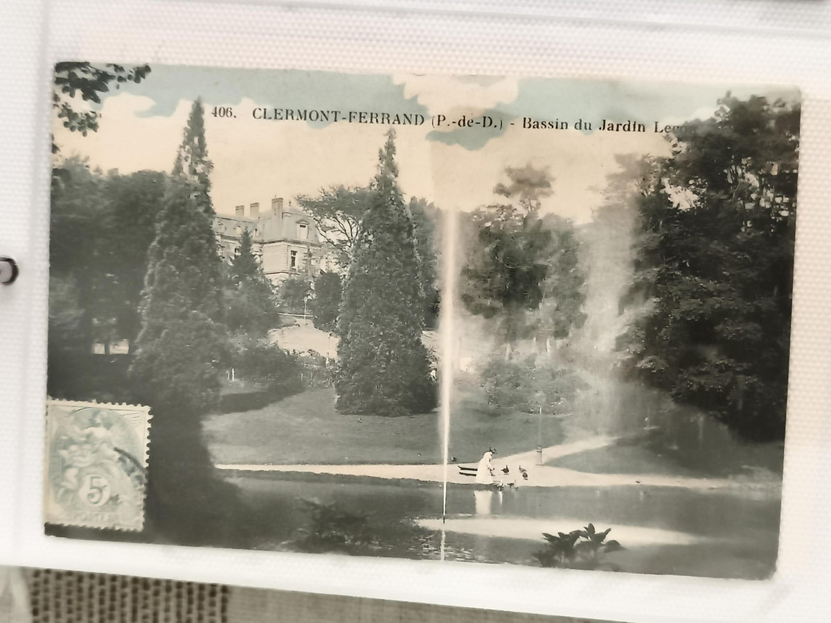 Carte postale ancienne Clermont-Ferrand Jardin Lecoq bassin timbre Puy-de-Dôme C