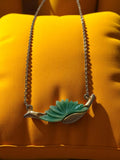 Collier fantaisie vintage métal doré pendentif vert style rétro original