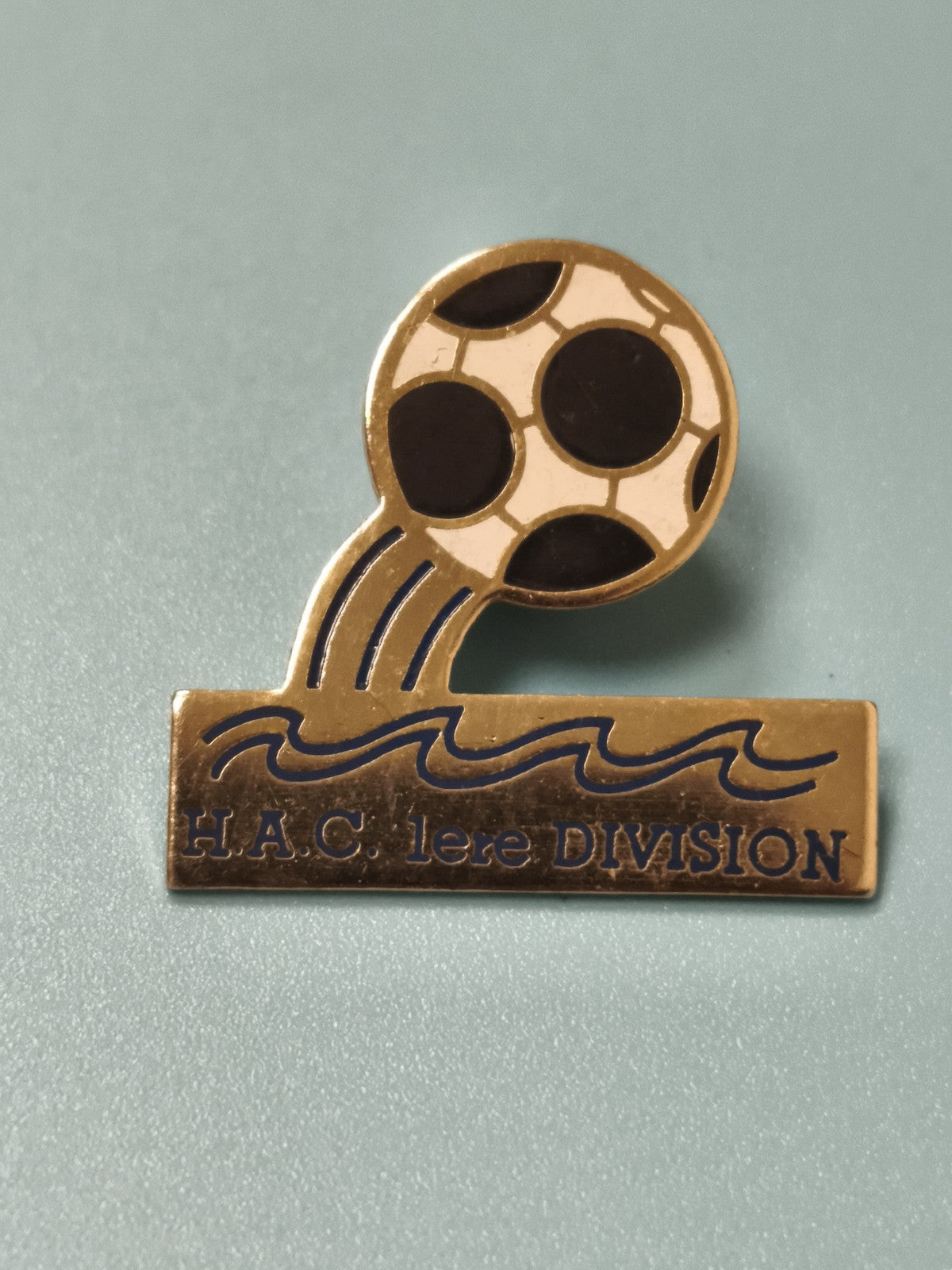 Vintage pin's football H.A.C. 1ère division ancien badge collection sport
