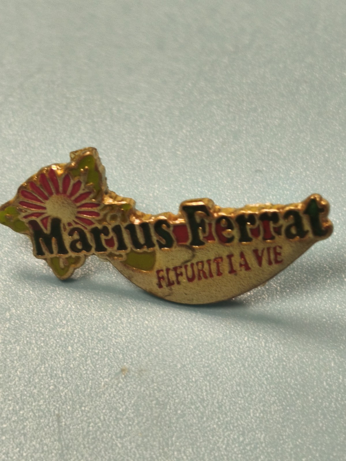 Vintage pin's Marius Ferrat fleur émaillée collection publicitaire ancien