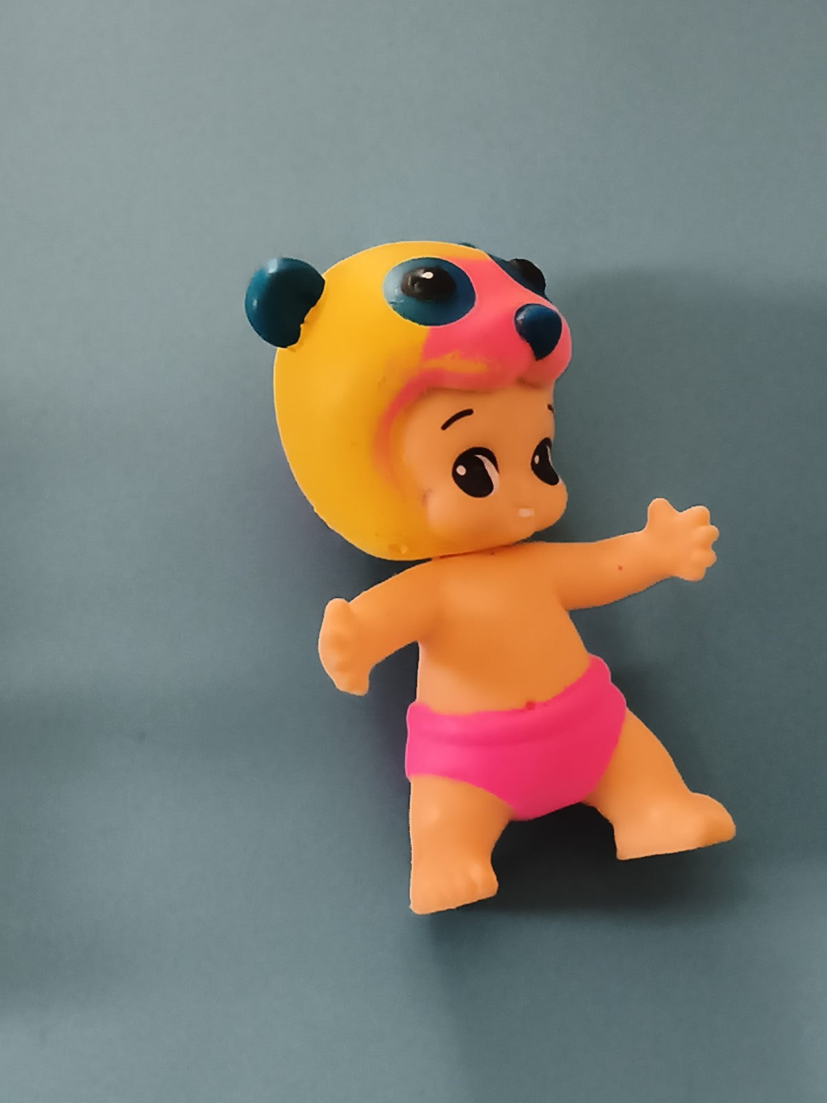 Figurine bébé Twozies bonnet panda jaune rose jouet enfant miniature