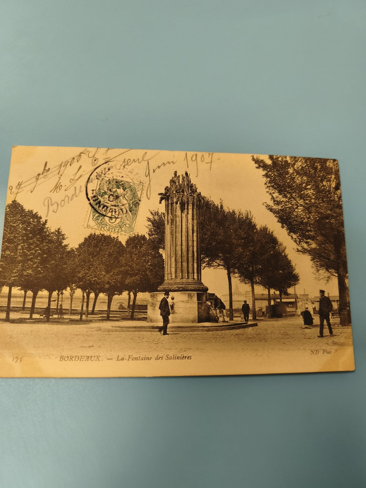 Ancienne carte postale Bordeaux Fontaine des Salinières animée écrite 1907