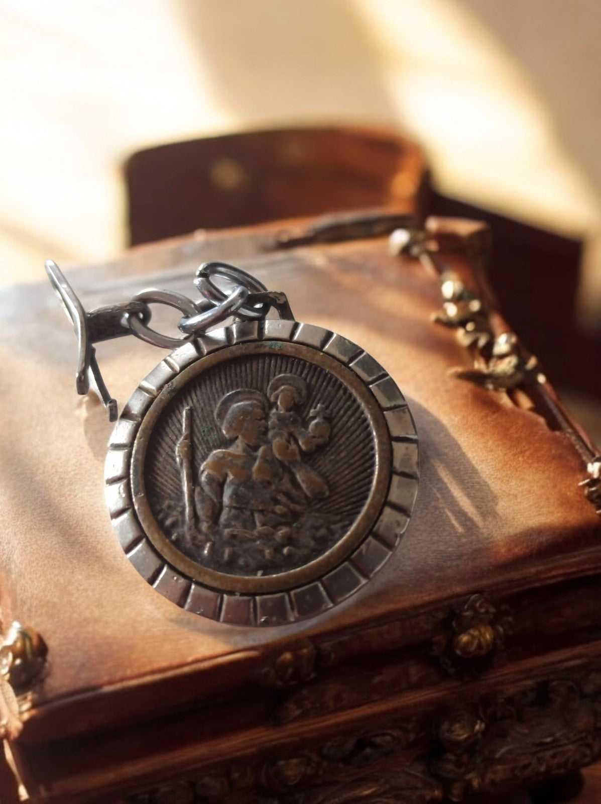 Médaillon religieux métal vintage St Christophe pendentif ancien catholique