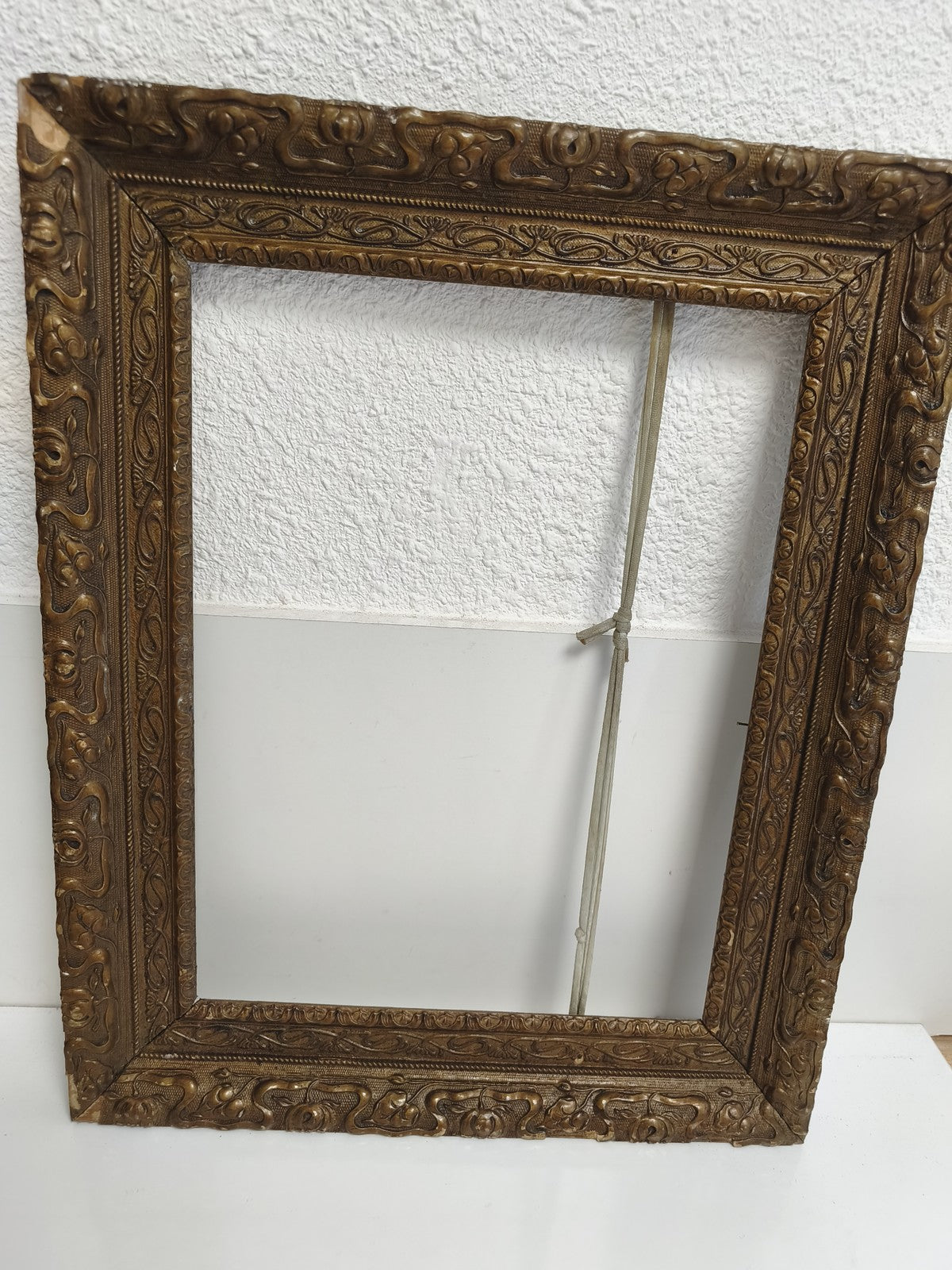 Cadre ancien mouluré doré décor floral relief, cadre photo tableau vintage
