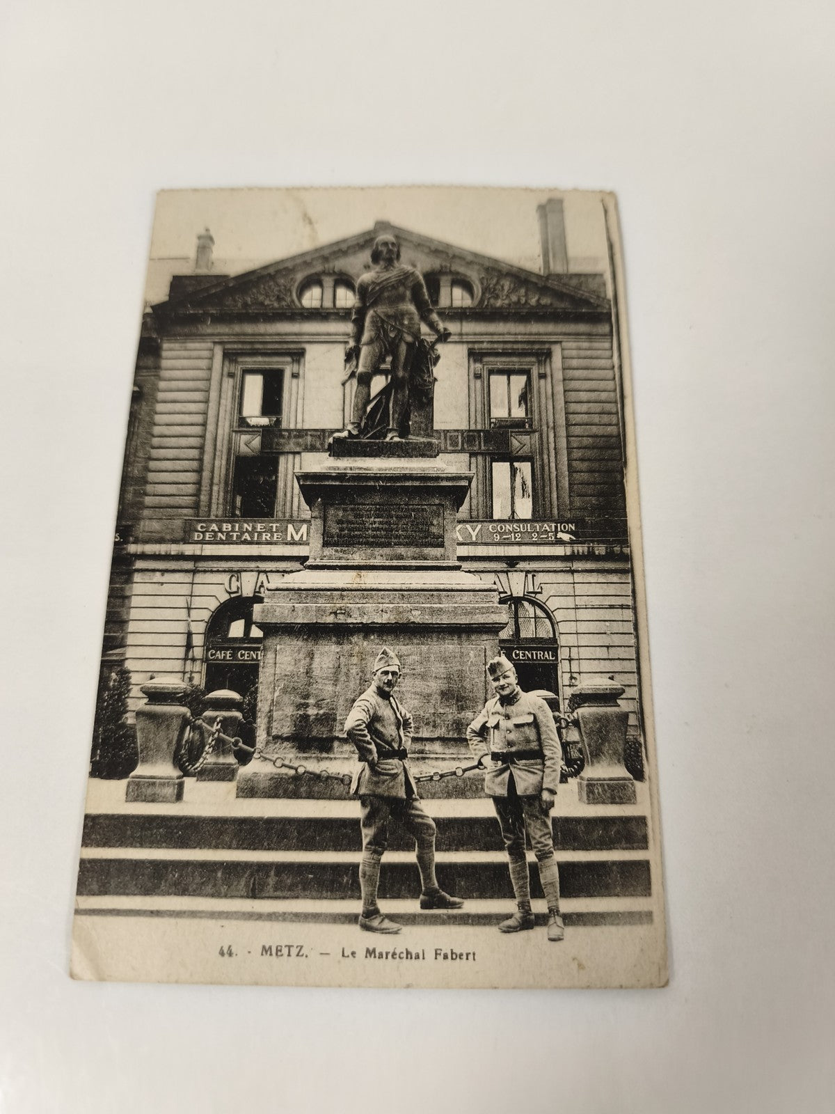 Carte postale ancienne Metz Maréchal Fabert soldats CPA noir et blanc vintage