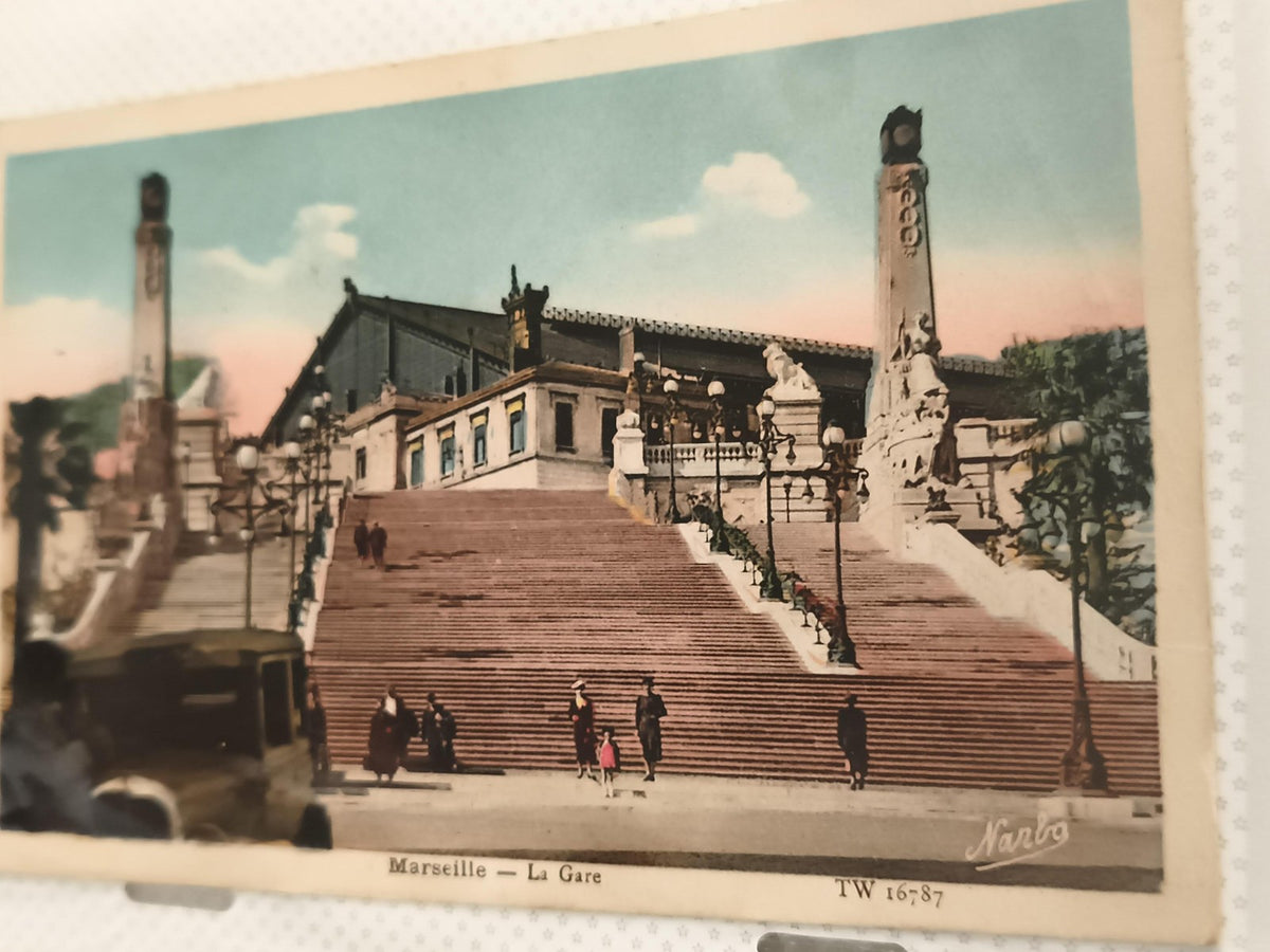 Carte postale ancienne Marseille La Gare CPA couleur vintage escalier monumental