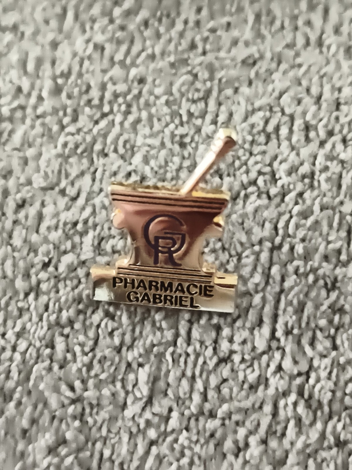 Pin's vintage Pharmacie Gabriel mortier doré logo PR (Ref 9) badge pharmacie