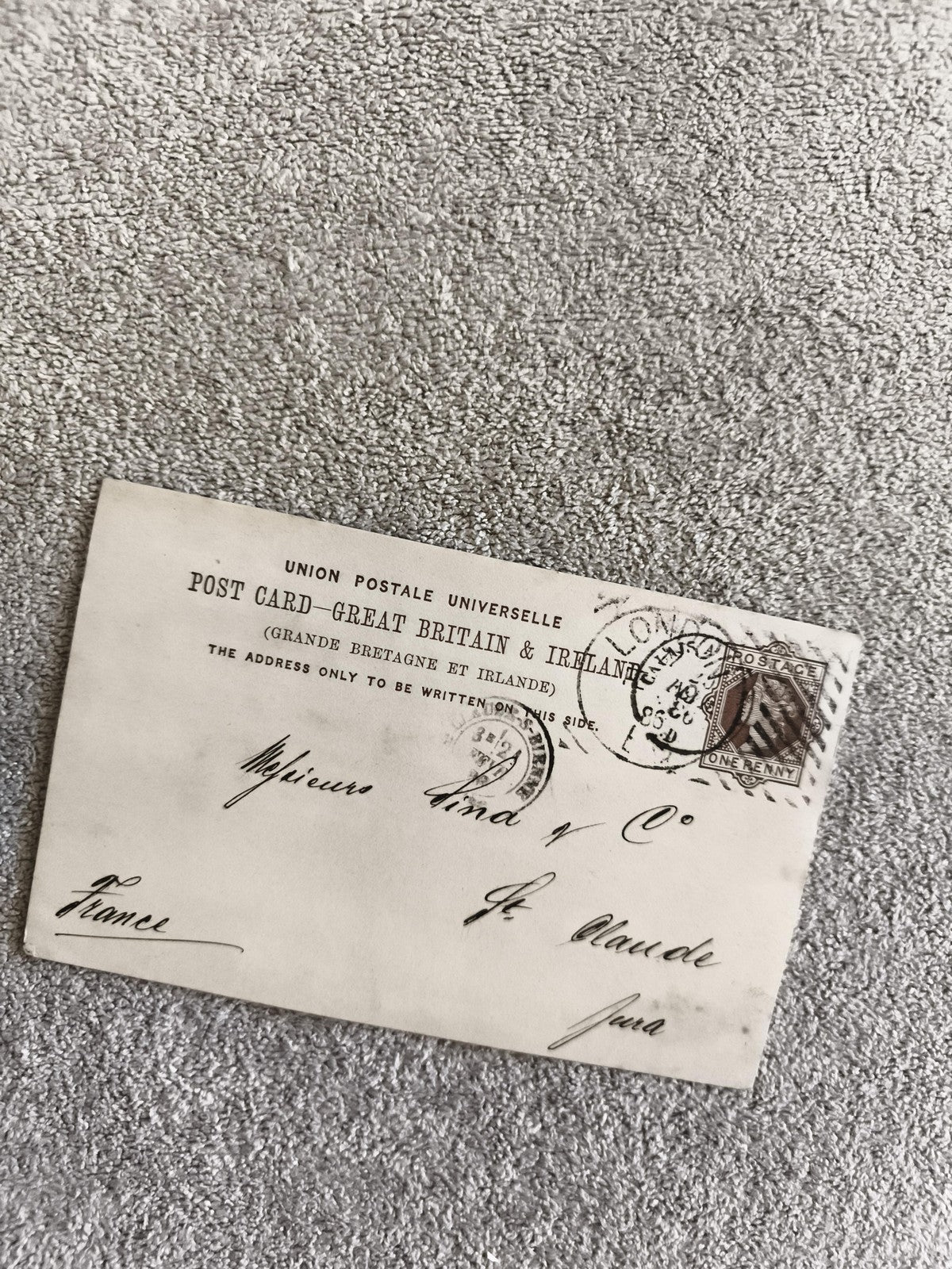 CPA Angleterre affranchie 1d Victoria, Union Postale Universelle, cachet Londres