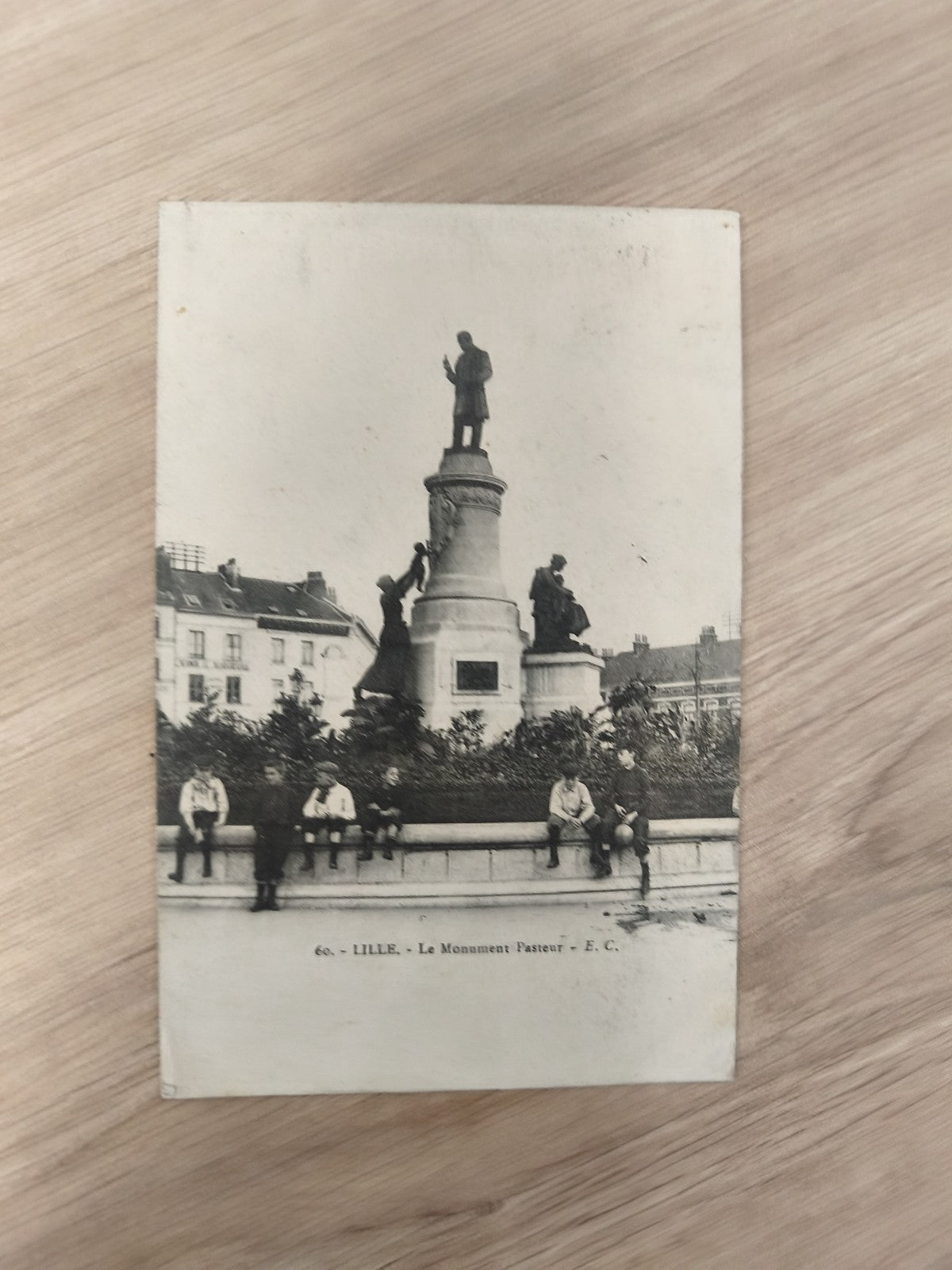Ancienne carte postale Lille Monument Pasteur CPA noir et blanc vintage