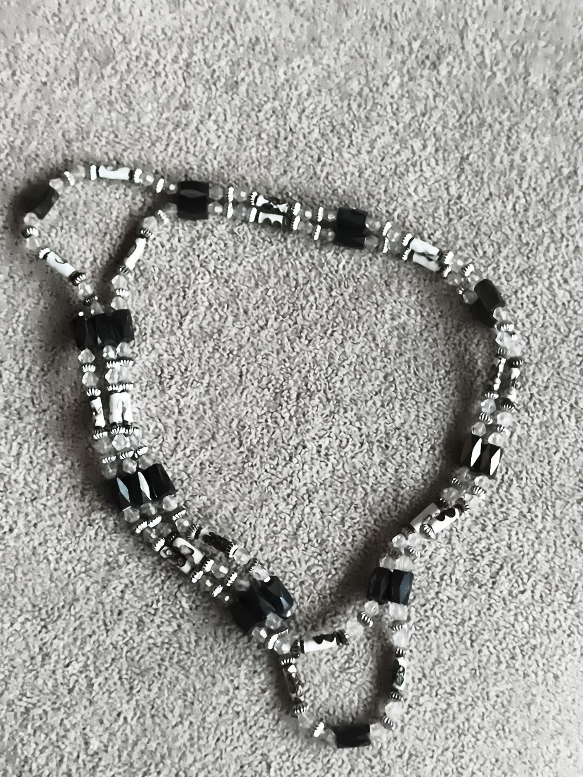 Collier perles hématite et perles facettées noir argenté bijoux femme