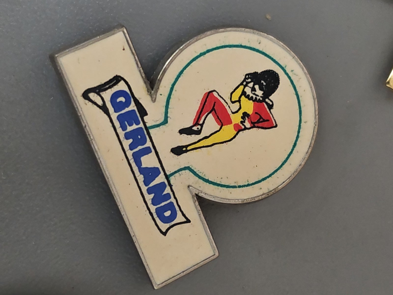 Pin's rétro ancien Gerland, badge collection vintage, objet publicitaire rare