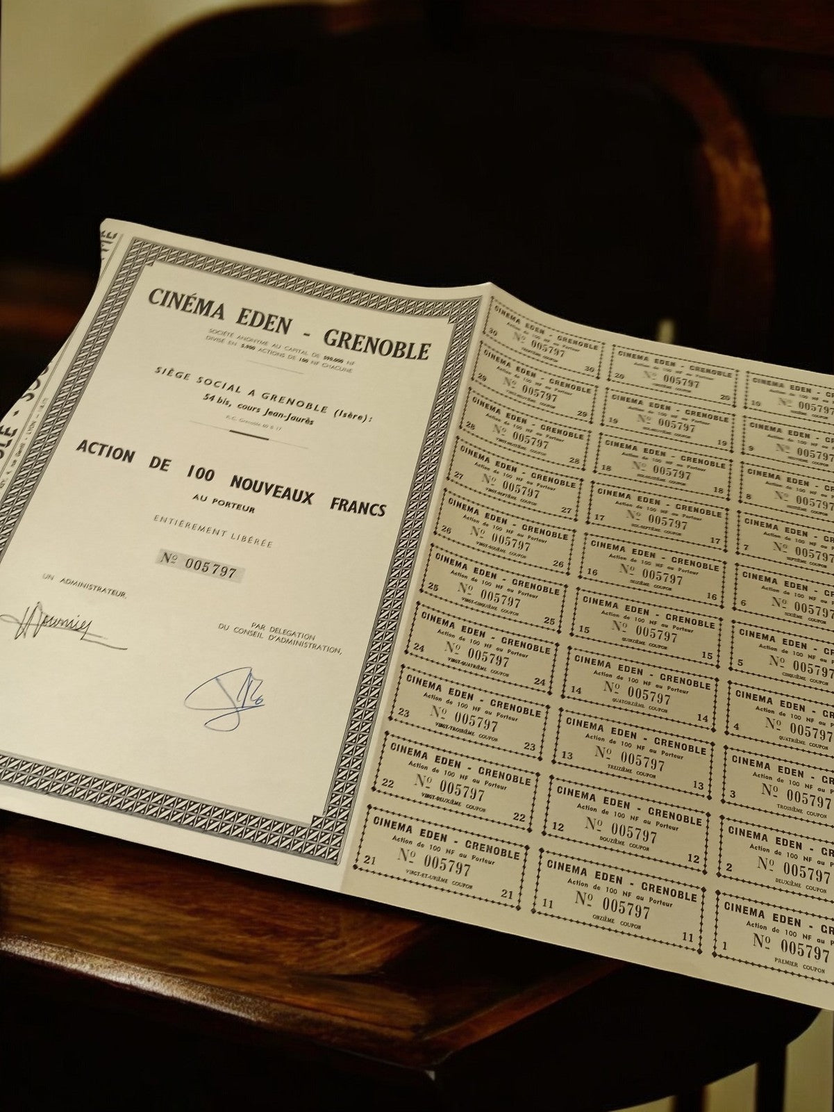 Action au porteur Cinéma Eden Grenoble 100 francs ancien document financier