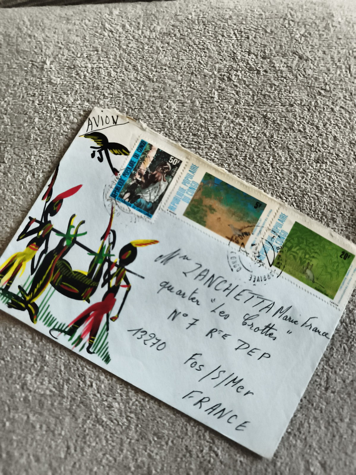 Lettre affranchie Afrique, timbres thématiques, illustration colorée, avion