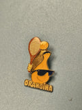 Vintage pin's Orangina tennis jaune collection rétro publicité soda