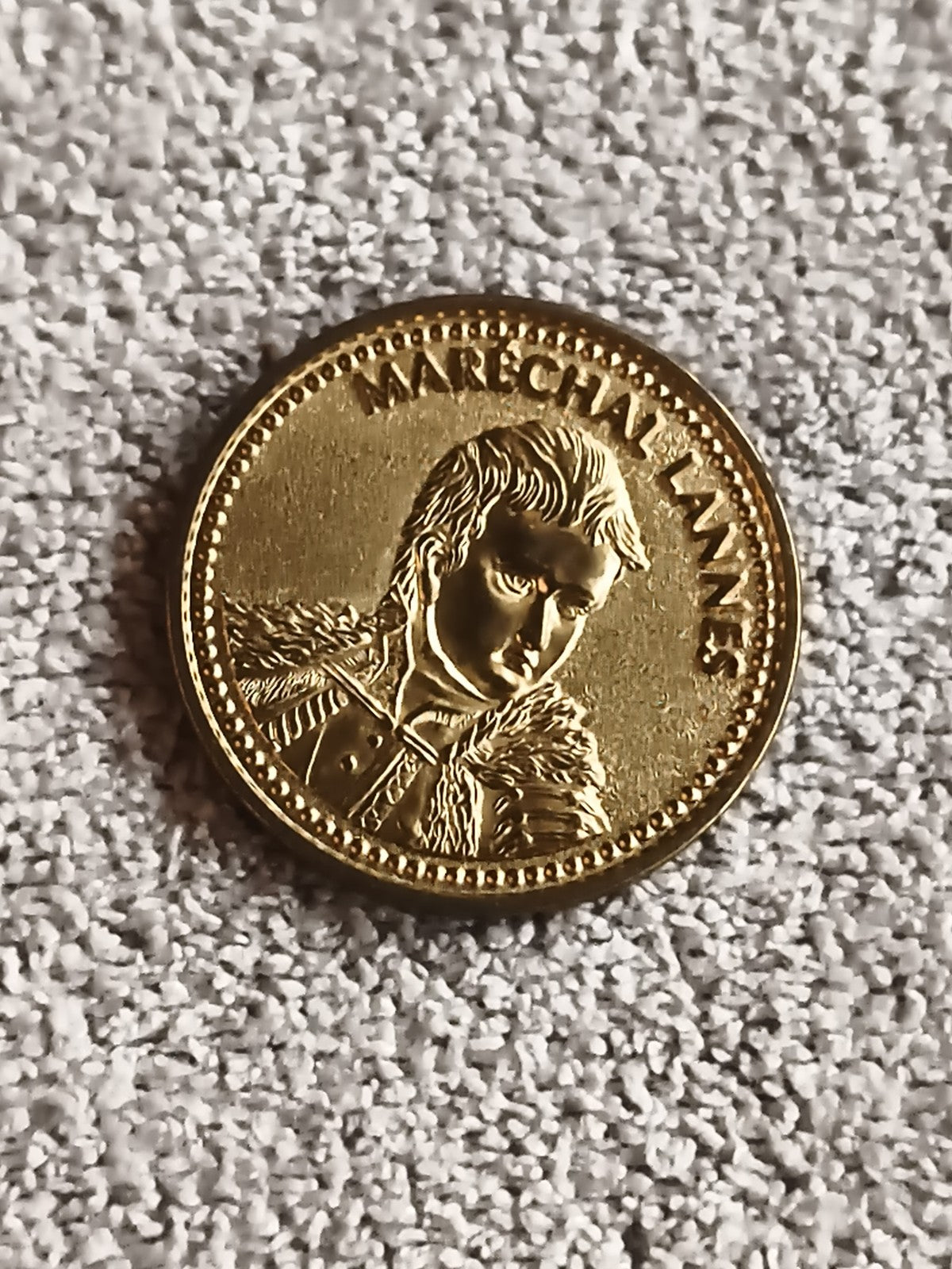 Médaille ancienne Maréchal Lannes, finition dorée, portrait relief Napoléon