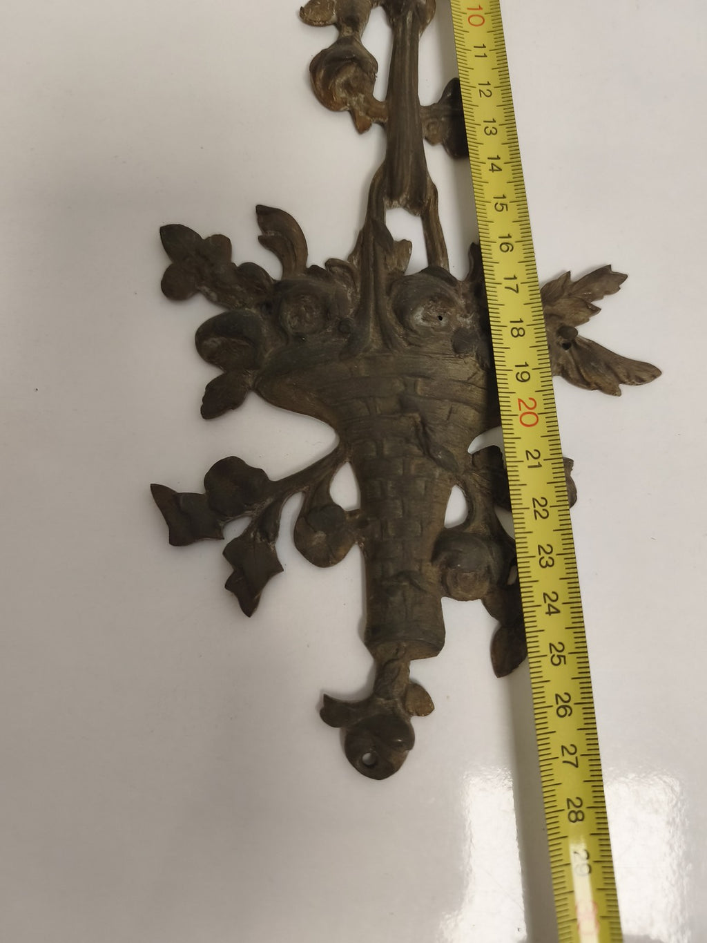 Ancien ornement bronze panier fleurs style Louis XVI déco applique ruban