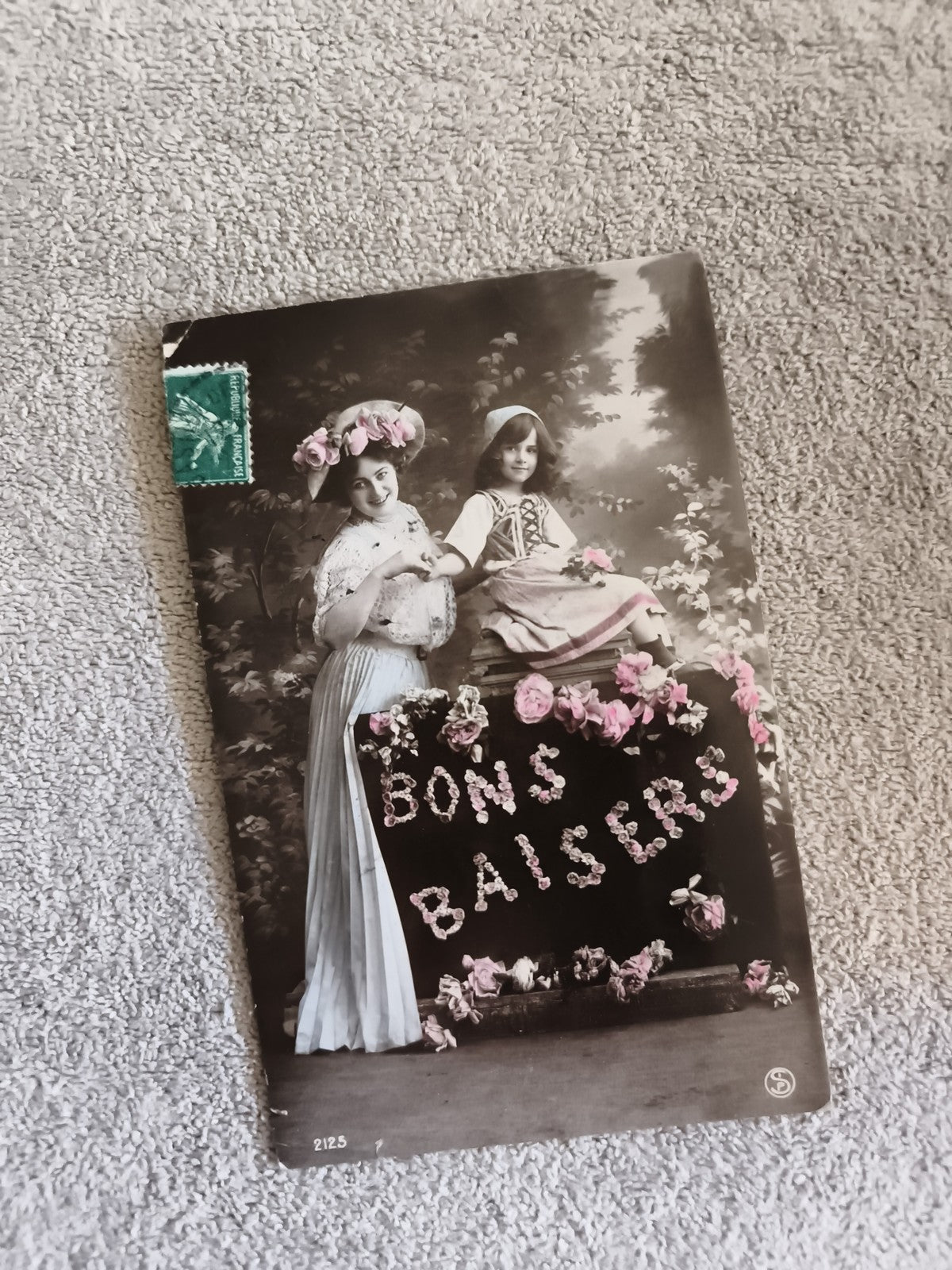 Carte postale ancienne CPA « Bons Baisers » roses timbre France