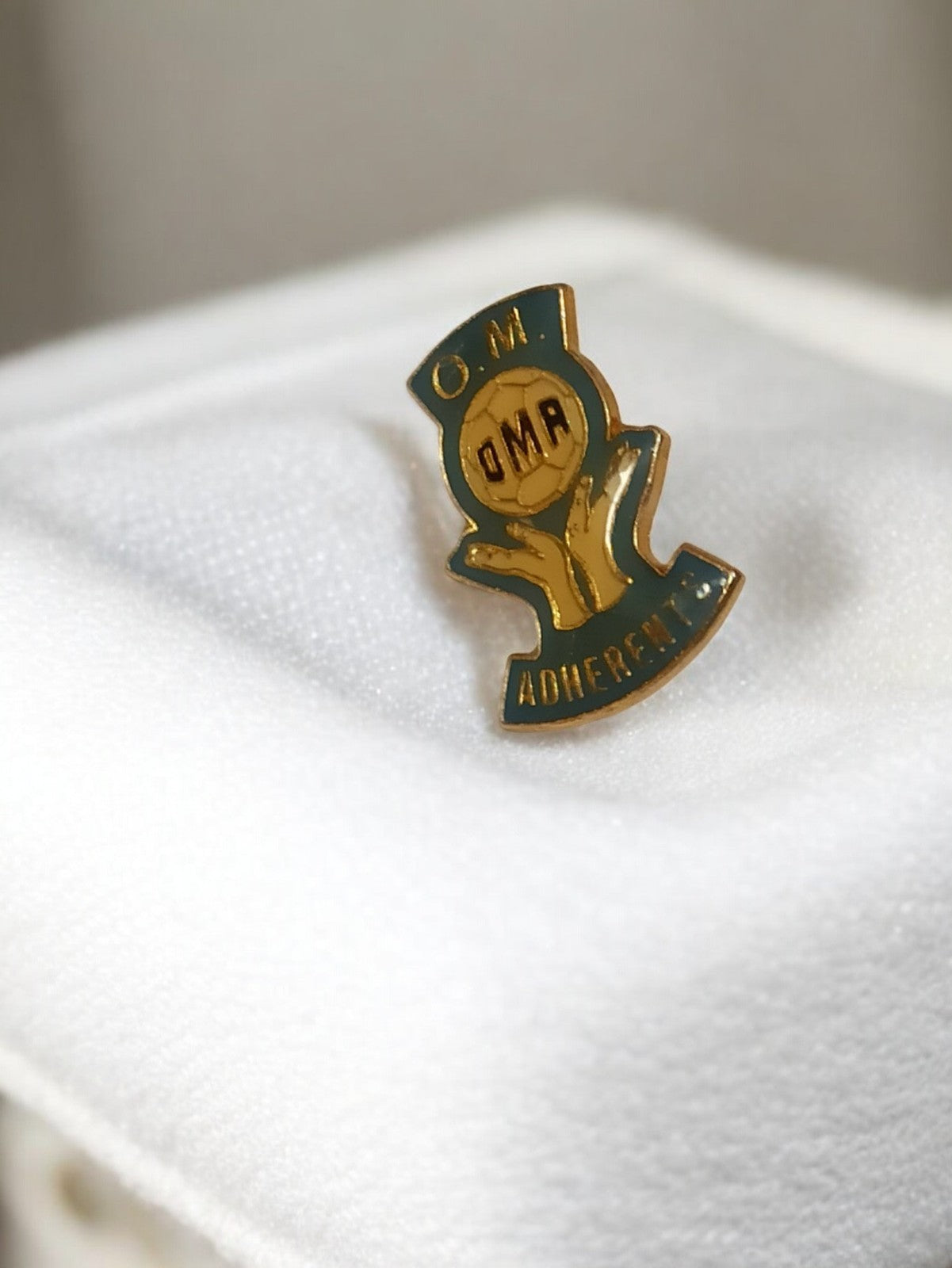 Pin's vintage OM Olympique Marseille adhérent émaillé badge rétro football
