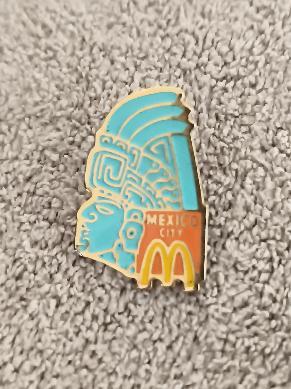 Pin's vintage McDonald's Mexico City style aztèque émaillé – badge ancien (Ref 4