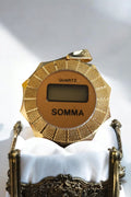 Montre Vintage Femme Somma Quartz dorée ? Design géométrique élégant