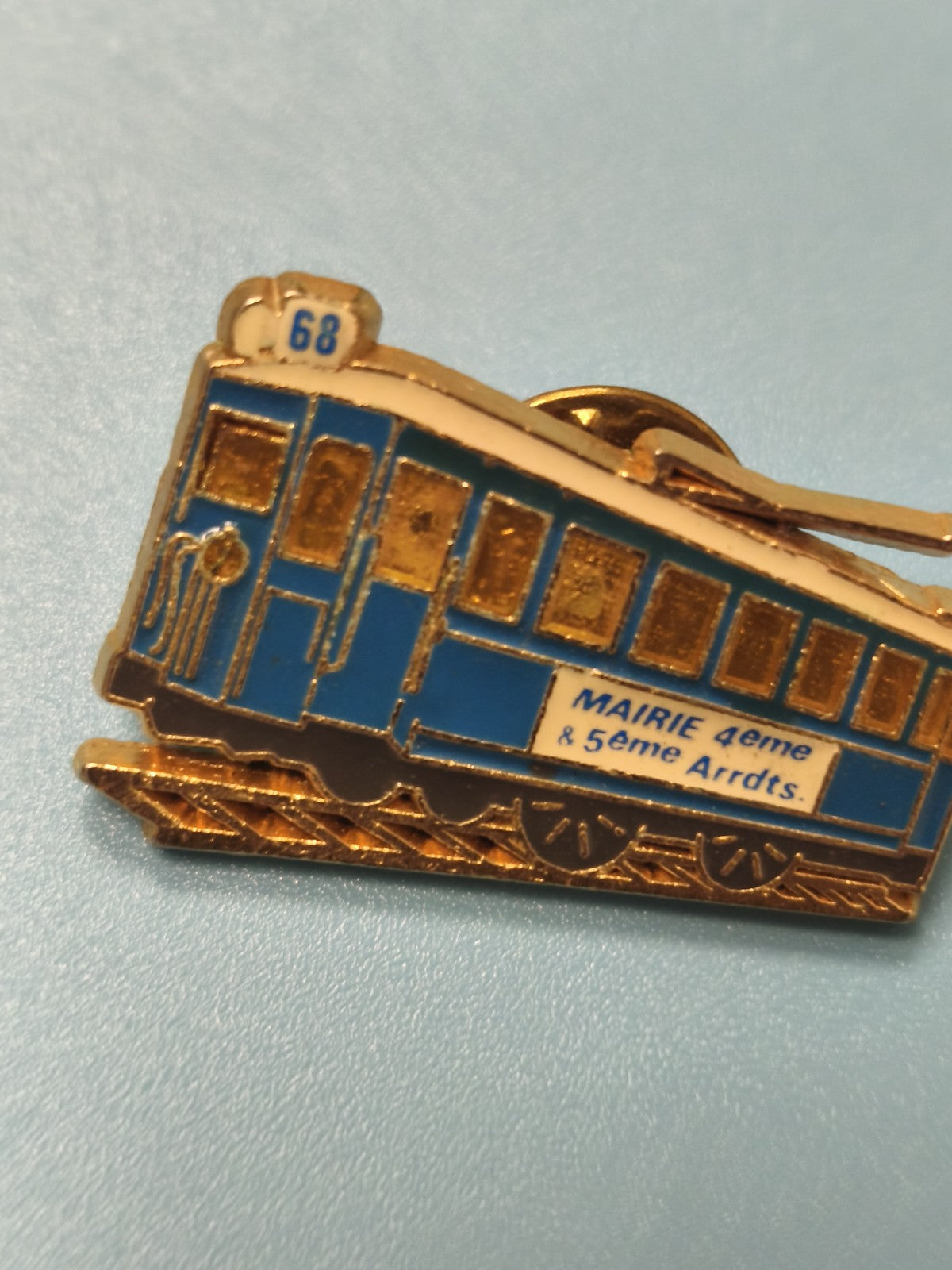 Pin's vintage mairie Marseille tramway bleu, collection transport ancien