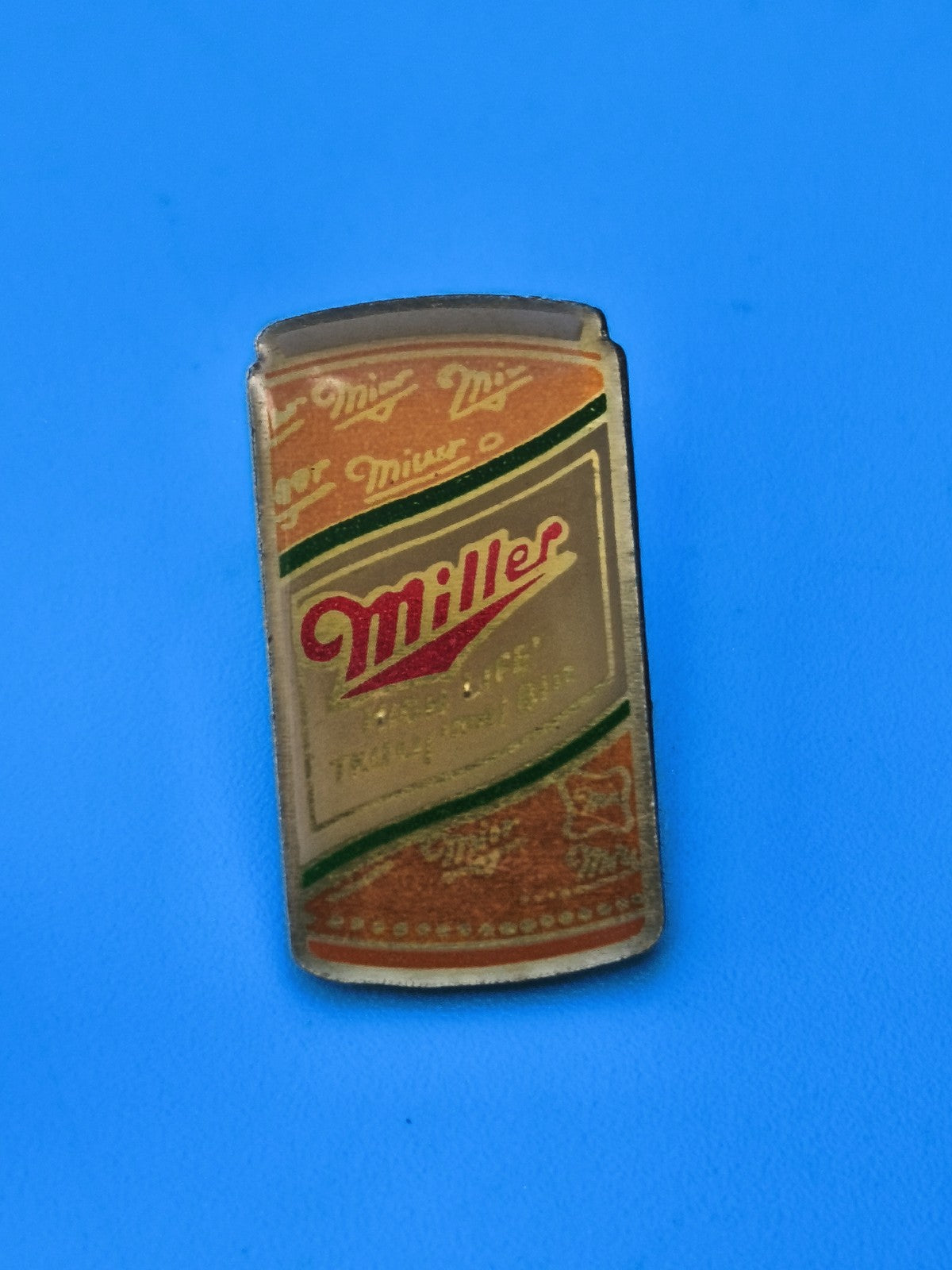Pin's vintage Miller canette bière, collector rétro USA, doré (Ref 8)