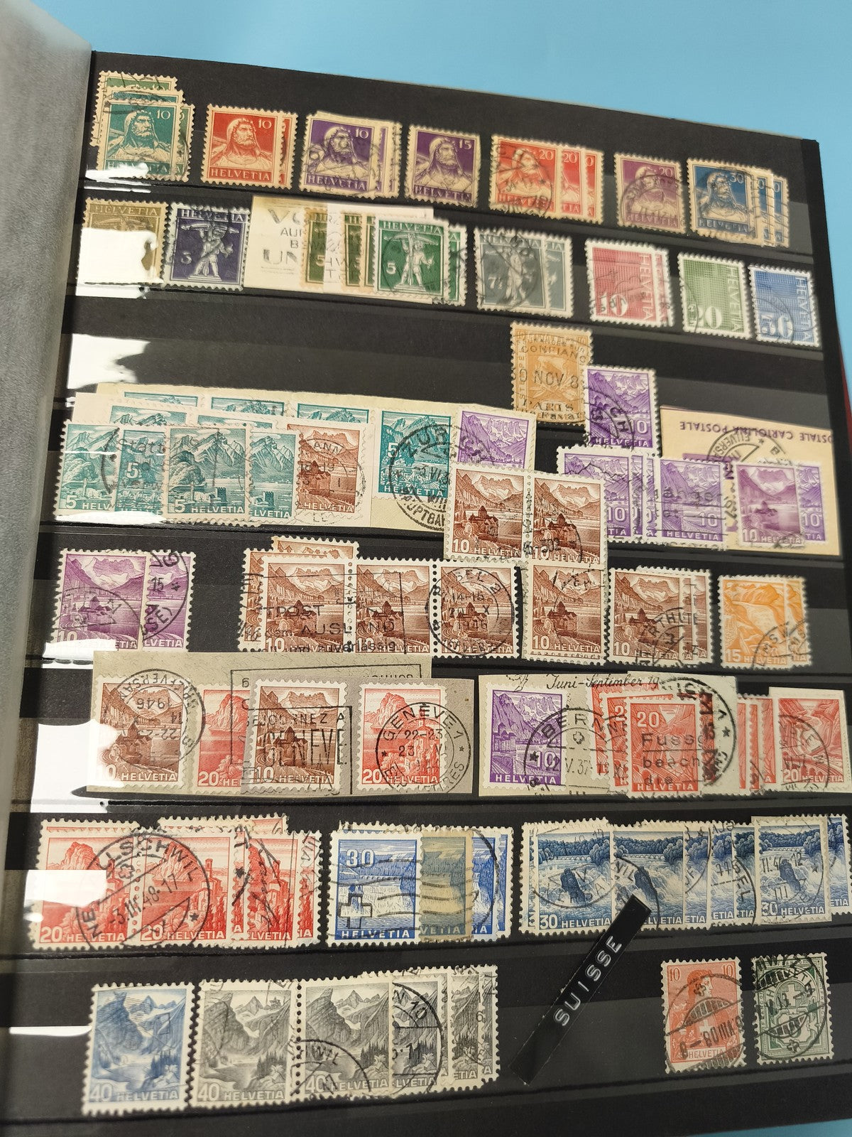 Gros classeur ancien timbres monde à trier ? vrac collection philatélie rouge