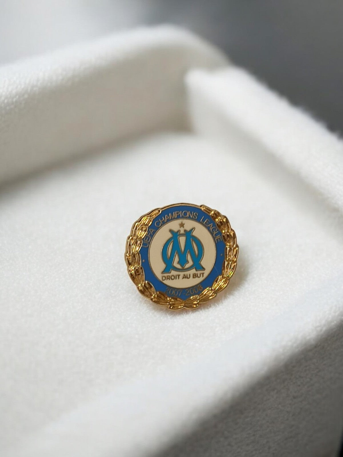 Pin's Olympique de Marseille UEFA 2007-2008 vintage badge doré OM rétro
