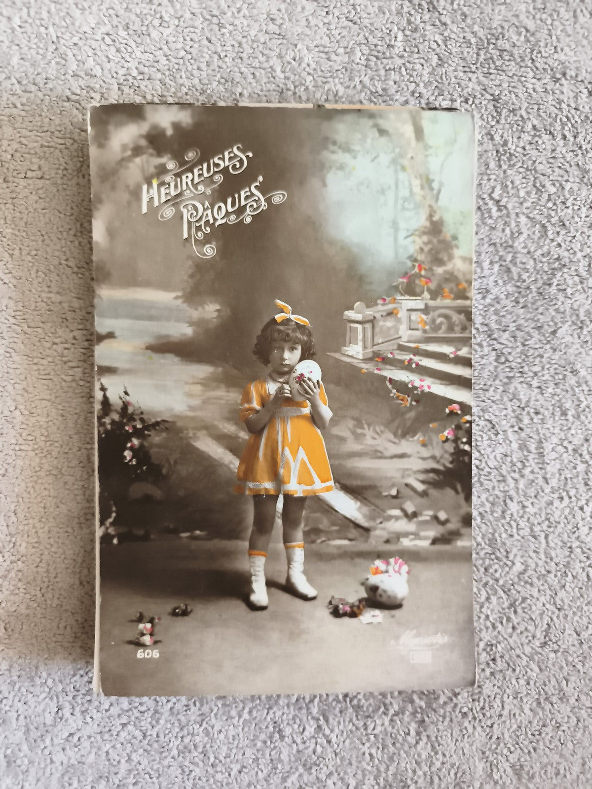 Carte postale ancienne Heureuses Pâques fillette colorisée CPA