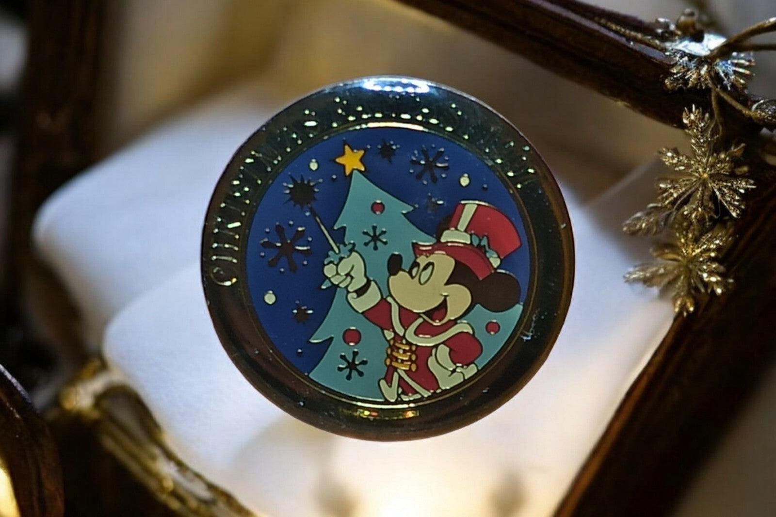 Pin's Disney Noël Tokyo Disneyland Mickey sapin bleu édition rare vintage