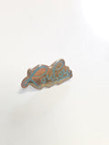 Pin's ancien Cacharel vintage rétro, badge de collection mode années 80 90 rare