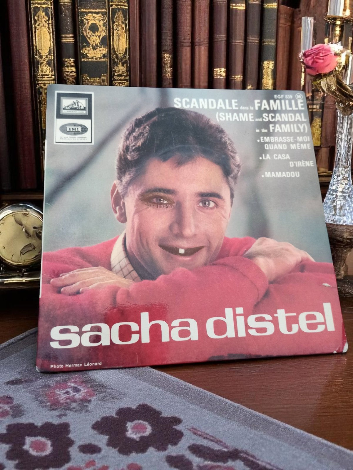 Disque vinyle 45 tours Sacha Distel Scandale famille rétro musique française