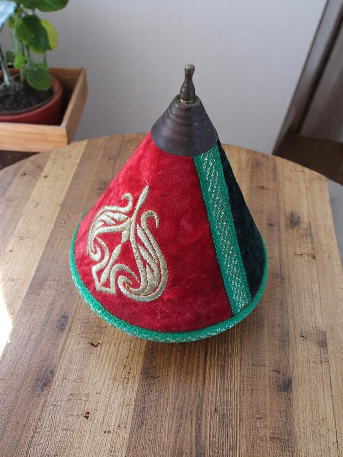 Chapeau marocain vintage en velours rouge vert, broderie traditionnelle, déco