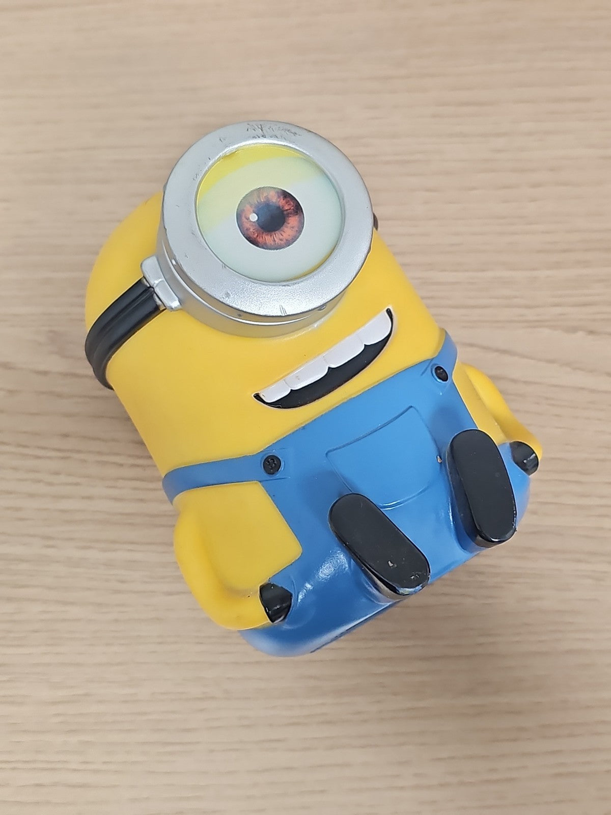Tirelire Minion jaune bleue à œil unique, figurine déco d’occasion