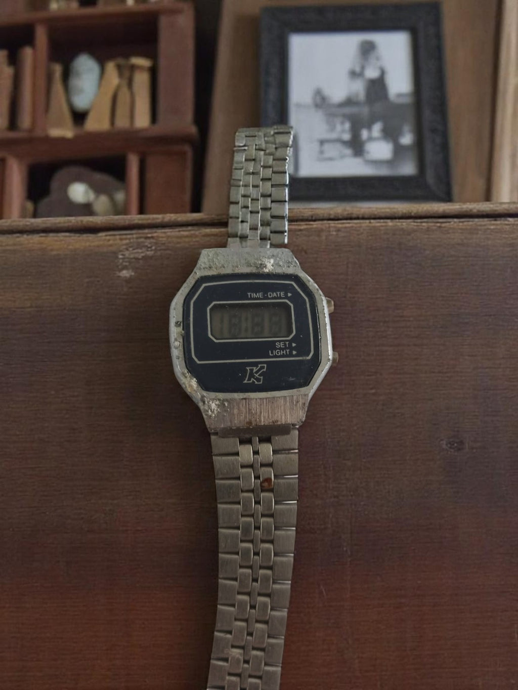 Montre digitale homme vintage K rétro à restaurer, bracelet métal, années 80