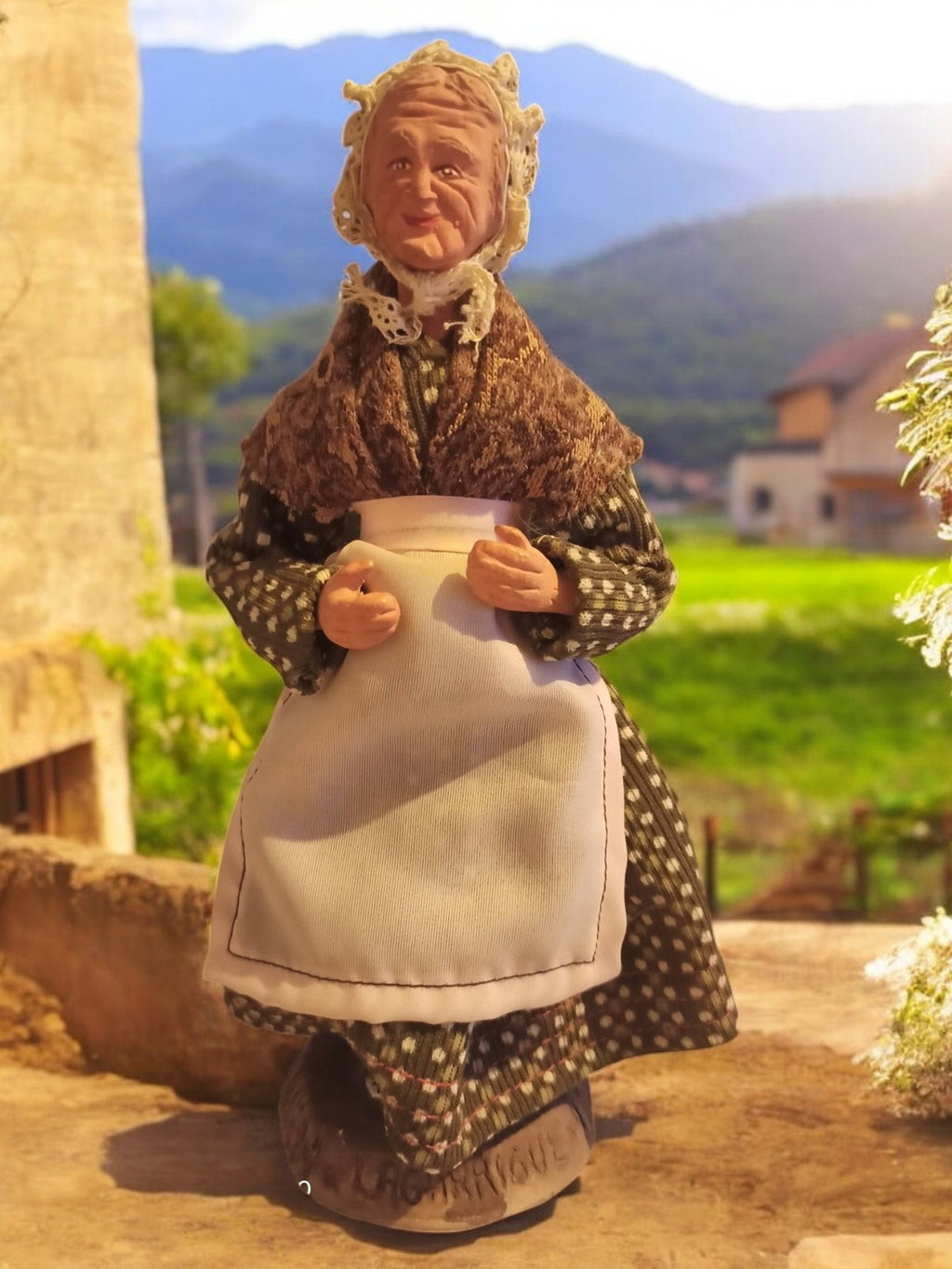 Figurine santon Laguarrigue Provence femme coiffe ancienne 25cm signé