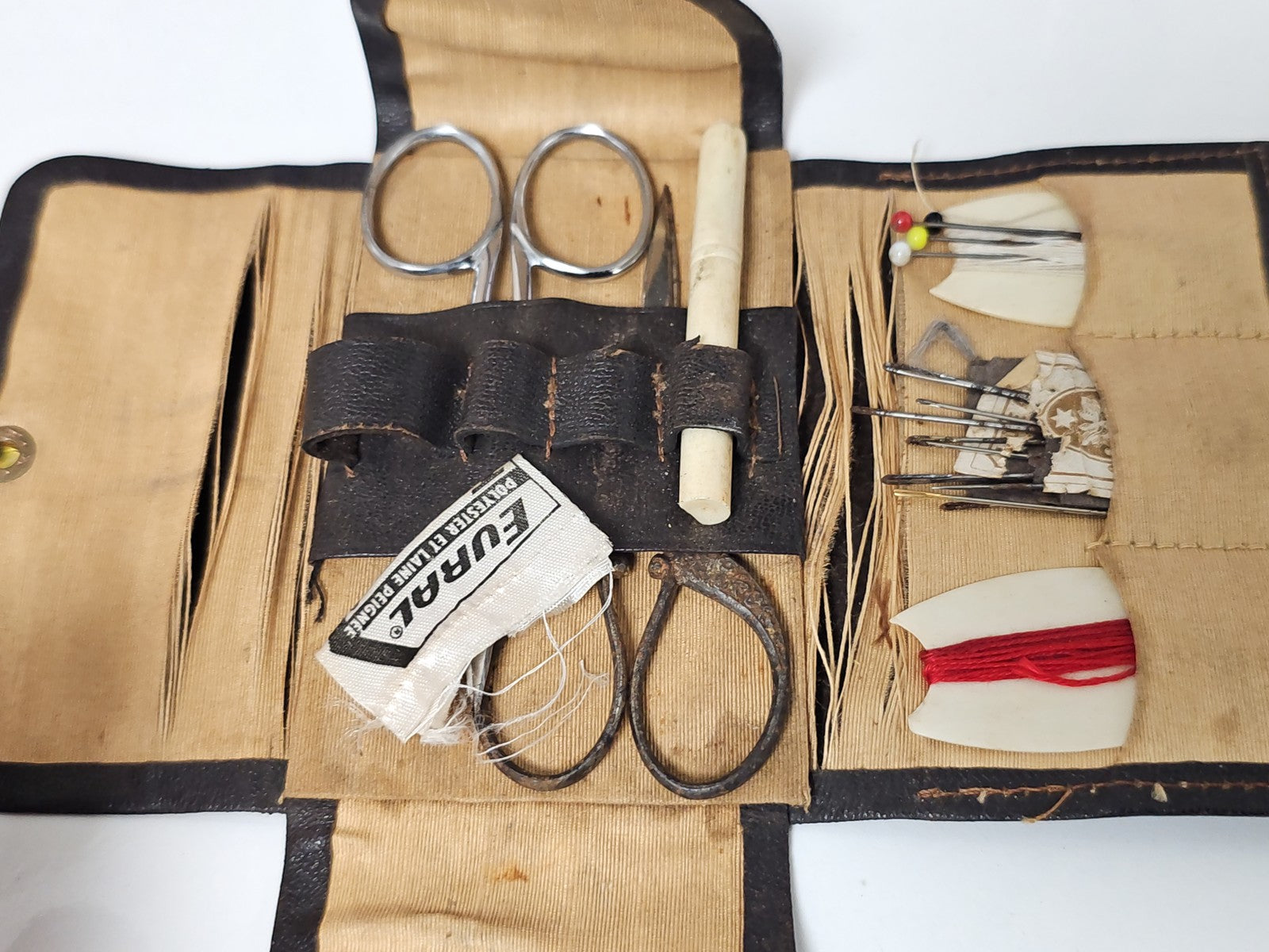 Lot d?accessoires couture anciens vintage rétro pour collection ou création