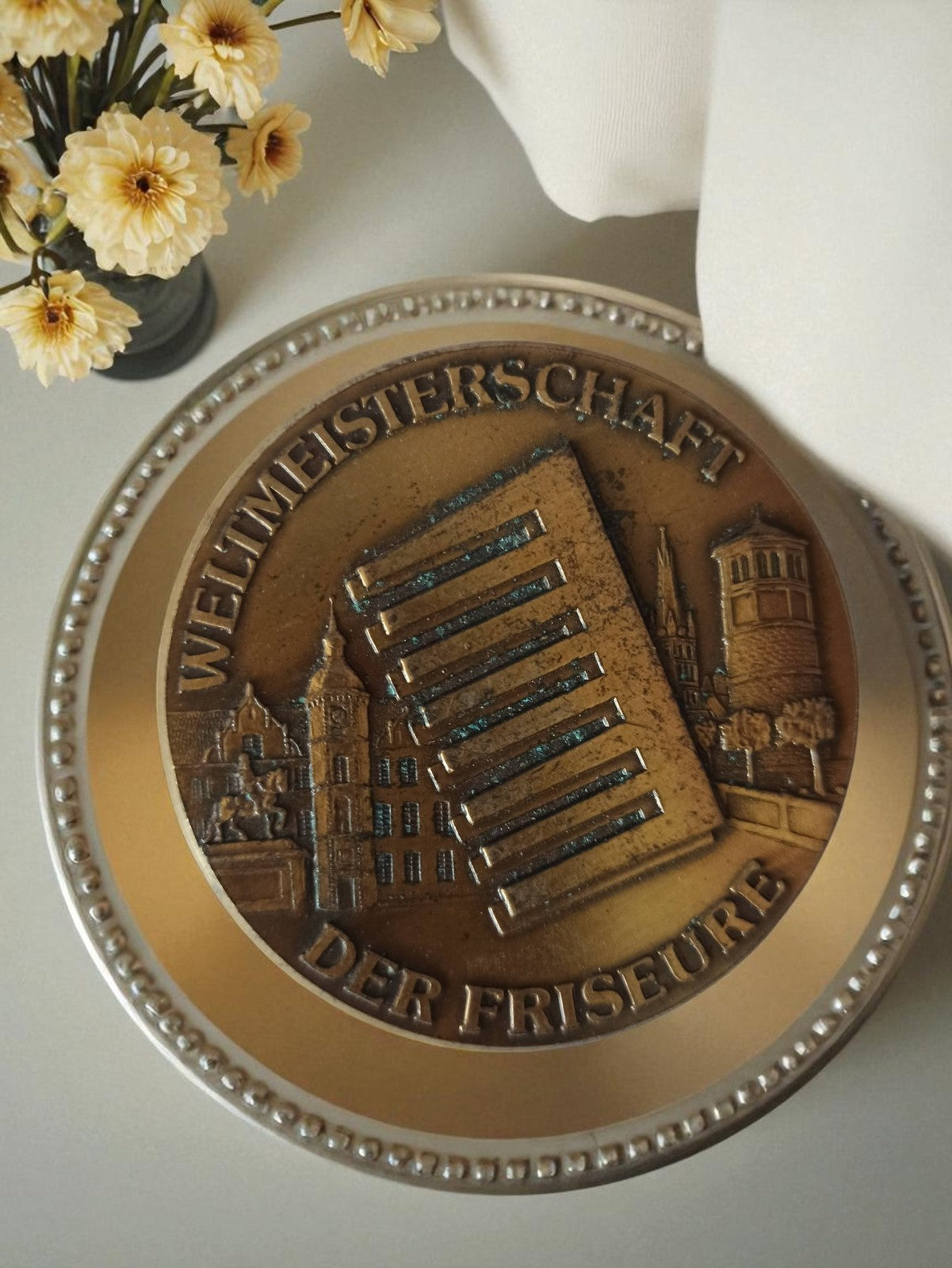 Médaille bronze vintage Weltmeisterschaft der Friseure coiffeur Allemagne déco
