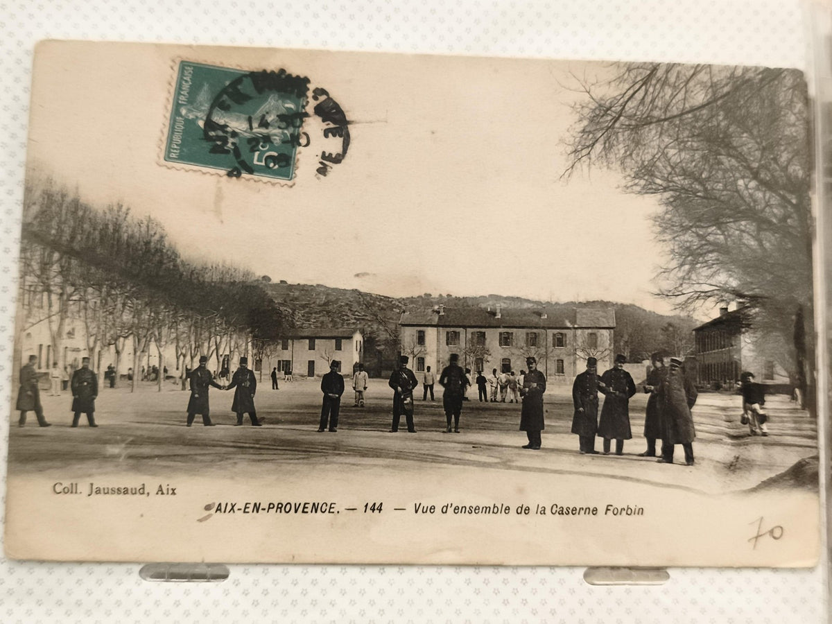 Carte postale ancienne Aix-en-Provence Caserne Forbin CPA militaire noir et blan