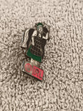 Pin’s vintage Shell IRL personnage irlandais émaillé vert noir (Ref 3)