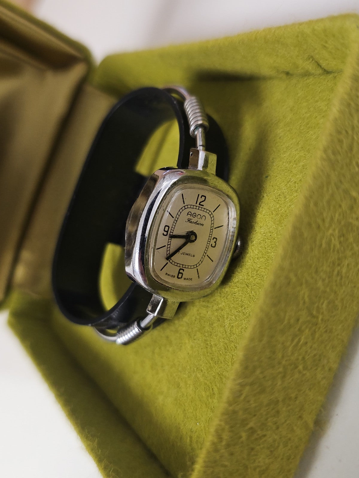 Montre femme mécanique ancienne Agon Fashion Swiss Made vintage, rétro collectio