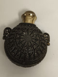 Fiole ancienne décor oriental, flacon miniature à motif ajouré, bouchon doré